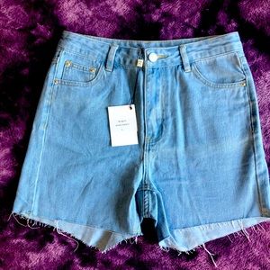 ByEgreis women Jean shorts size small